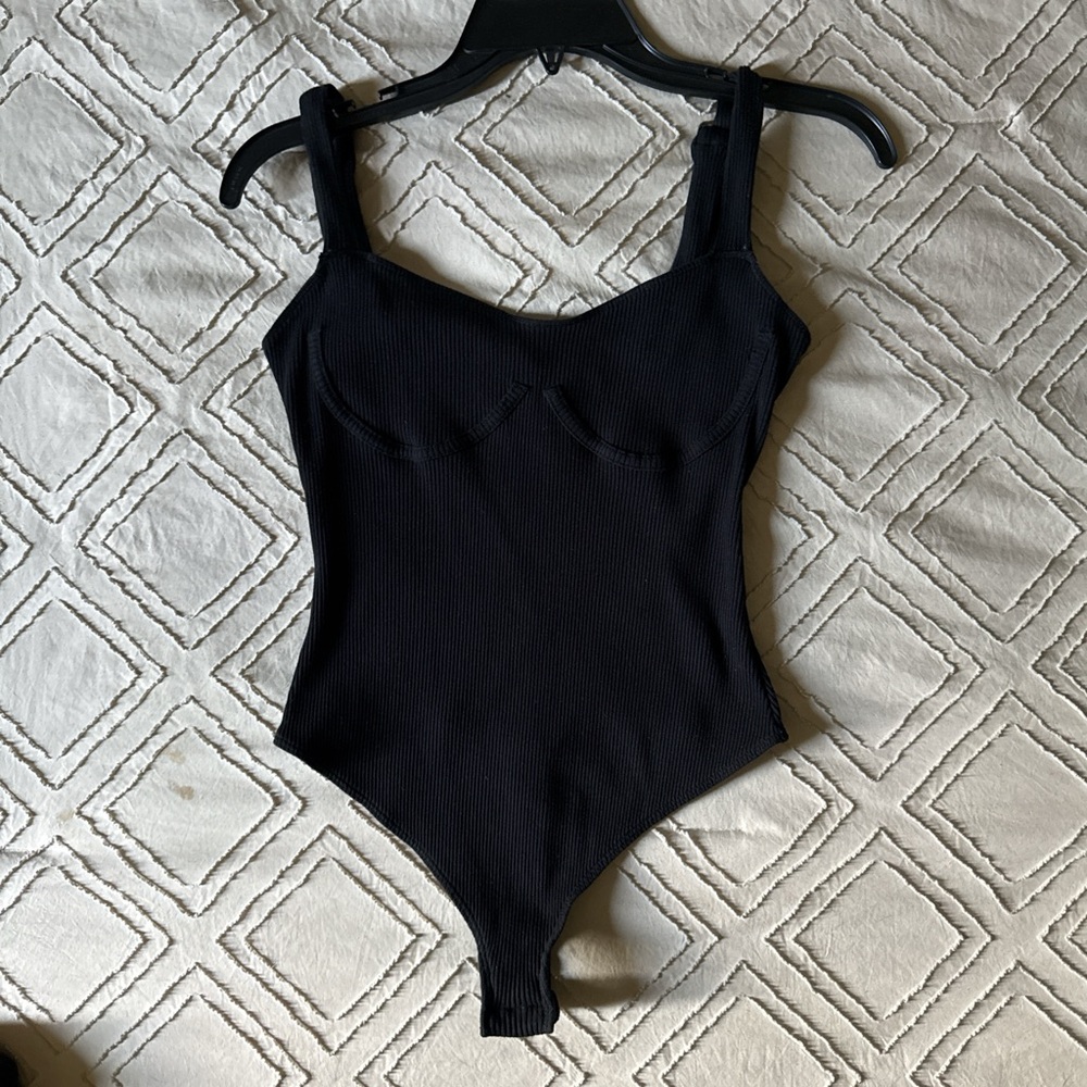 SHEIN Black Ribbed Bodysuit